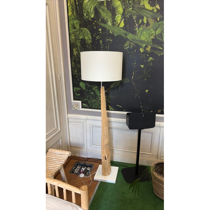 Luminaire sur pied en bois
