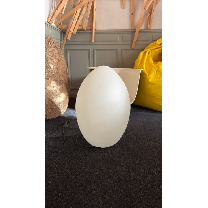 Luminaire sur pied en plastique