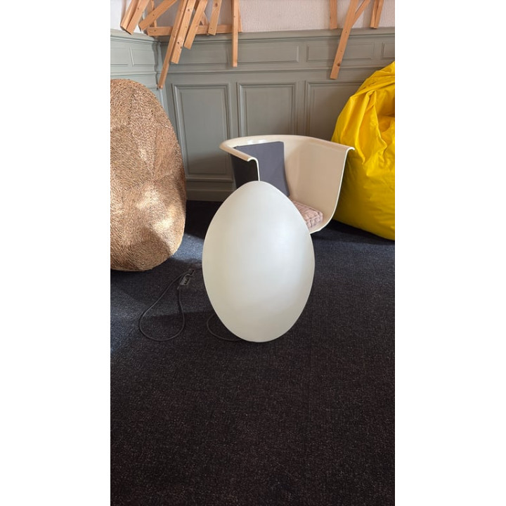 Luminaire sur pied en plastique