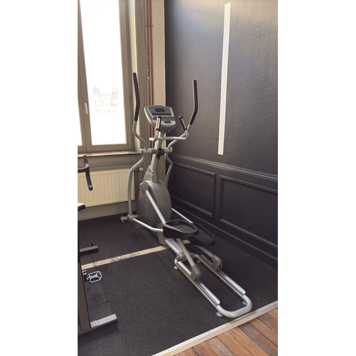 Accessoire en métal et plastique