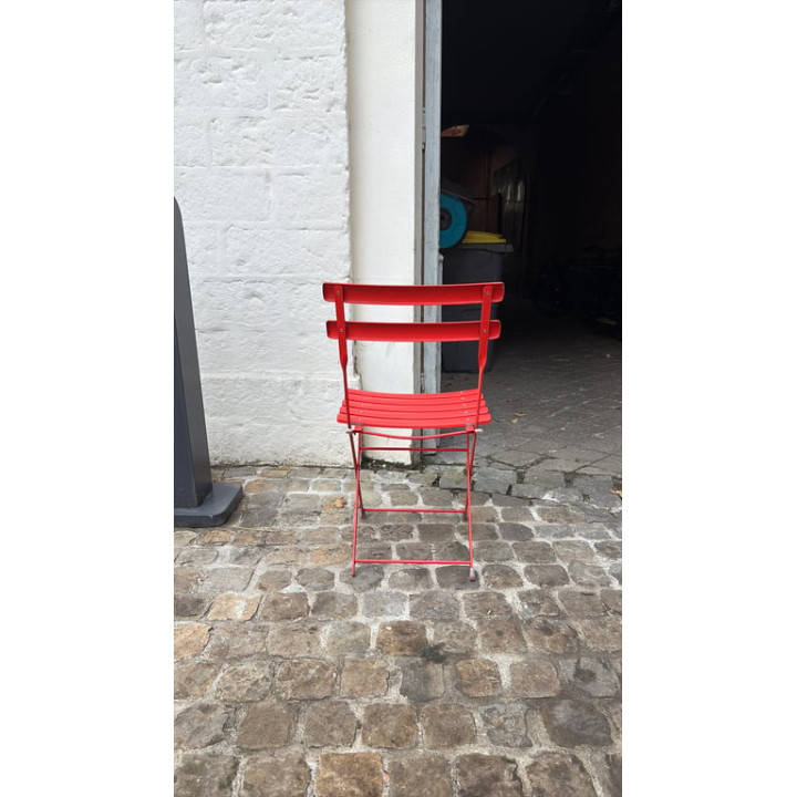 Chaise d'extérieur en métal rouge