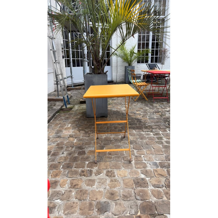 Table d'extérieur rectangulaire rabattable en métal