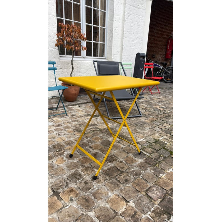 Table d'extérieur rectangulaire rabattable en métal