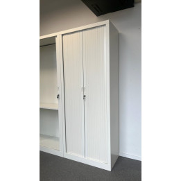 Armoire haute avec portes coulissantes et fermeture à clé
