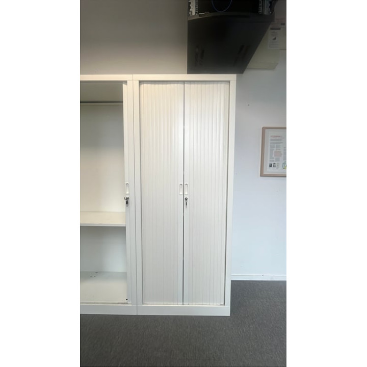 Armoire haute avec portes coulissantes et fermeture à clé
