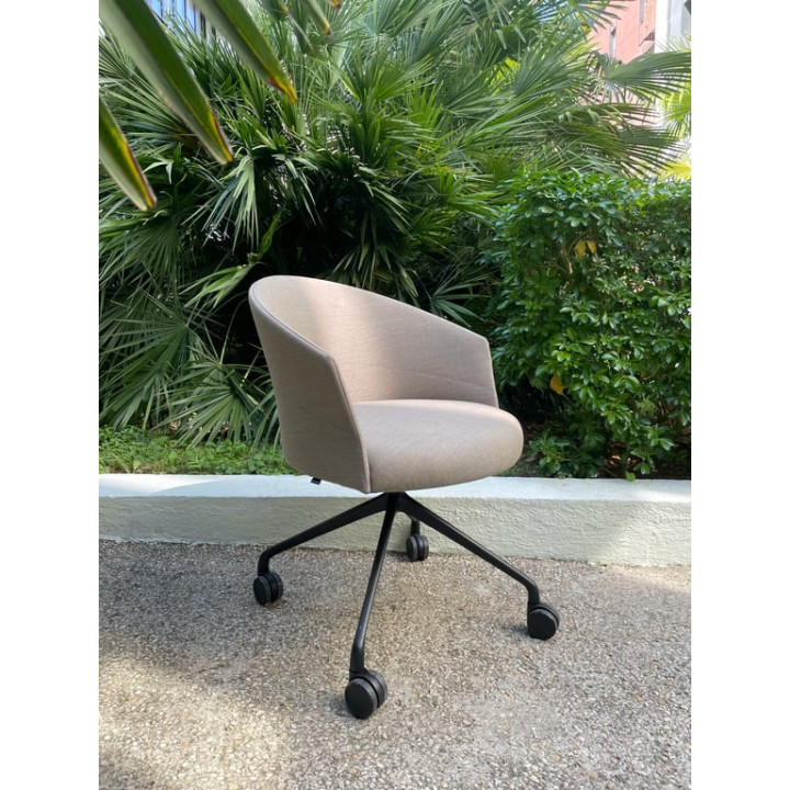Chaise de réunion Viccarbe avec accoudoirs et roulettes