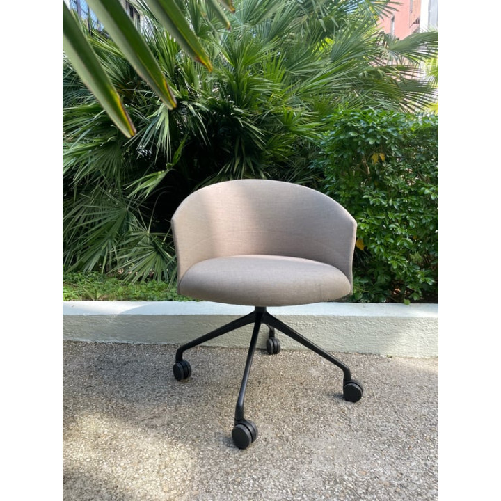 Chaise de réunion Viccarbe avec accoudoirs et roulettes
