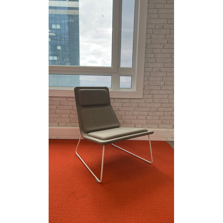 Fauteuil design métal blanc et tissu Pavlova