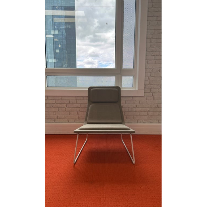 Fauteuil design métal blanc et tissu Pavlova