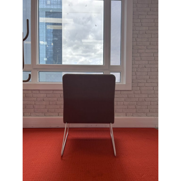 Fauteuil design métal blanc et tissu Pavlova