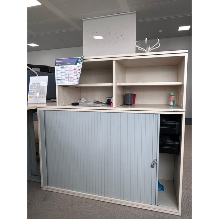 Armoire basse à portes coulissantes avec 5 étagères