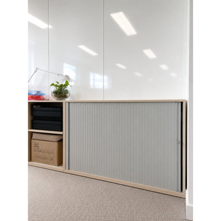 Armoire basse à rideaux
