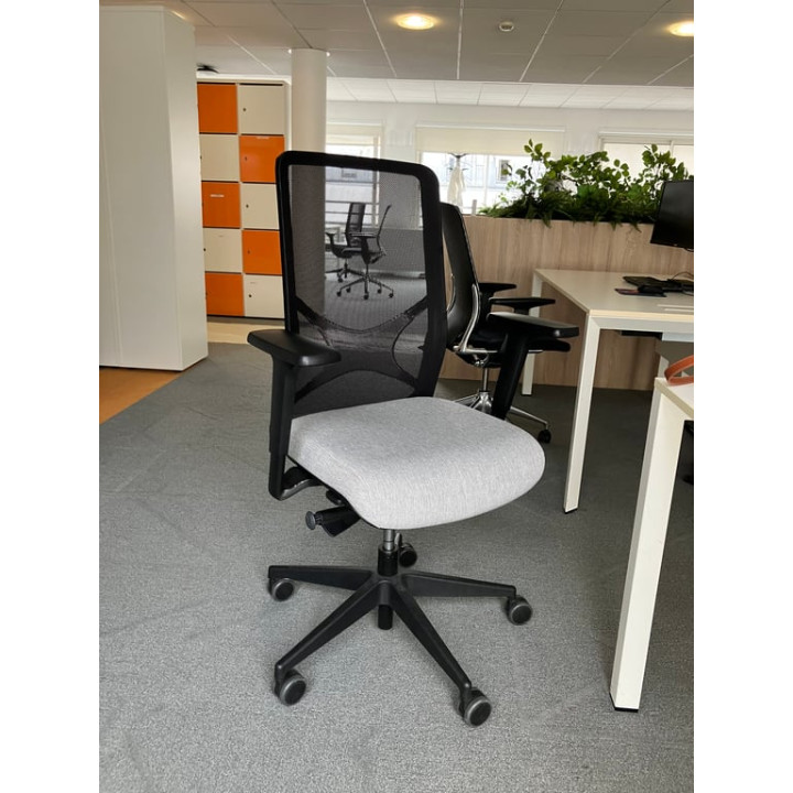 Fauteuil de bureau avec roulettes et assise rotative