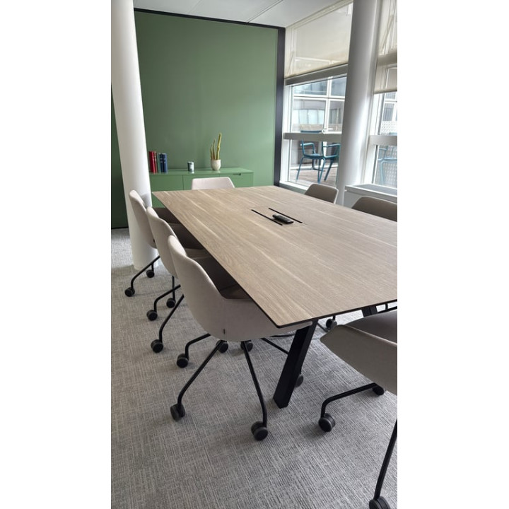 Chaise de réunion en coque avec roulettes