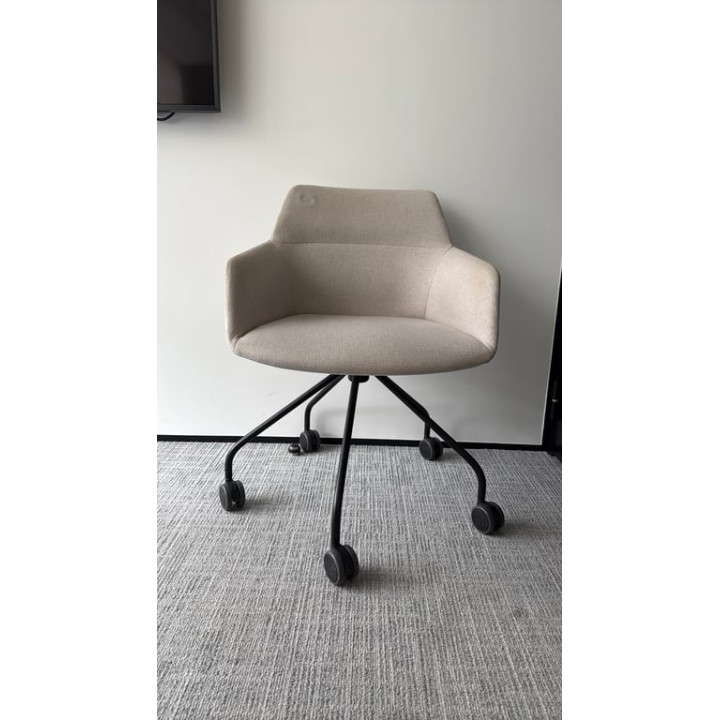 Chaise de réunion en coque avec roulettes