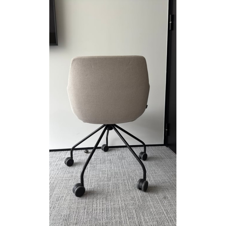 Chaise de réunion en coque avec roulettes