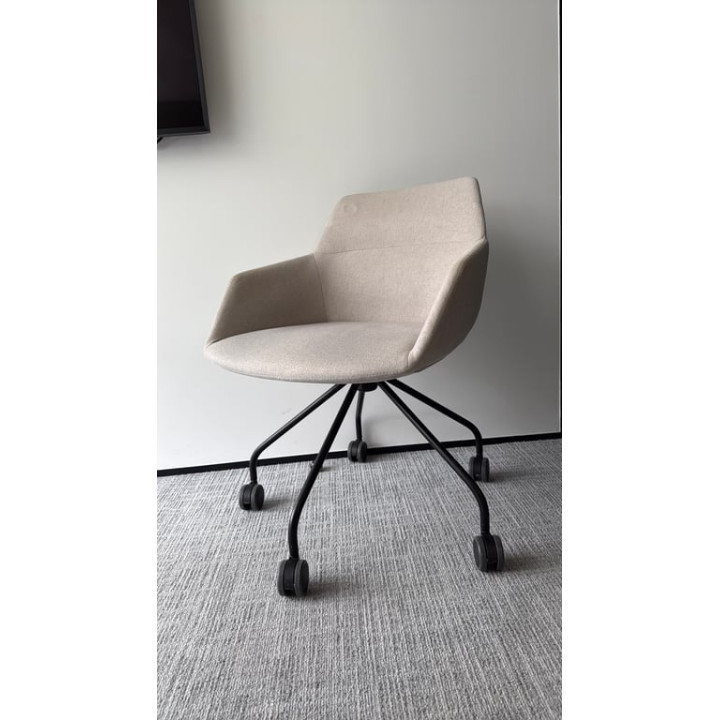 Chaise de réunion en coque avec roulettes