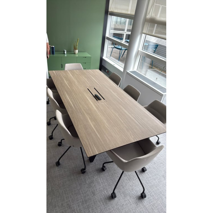 Chaise de réunion en coque avec roulettes