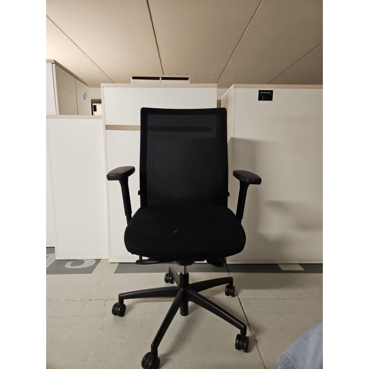 Fauteuil de bureau avec roulettes et rotation de l'assise