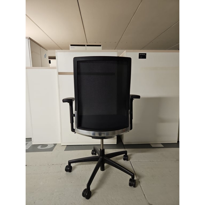 Fauteuil de bureau avec roulettes et rotation de l'assise