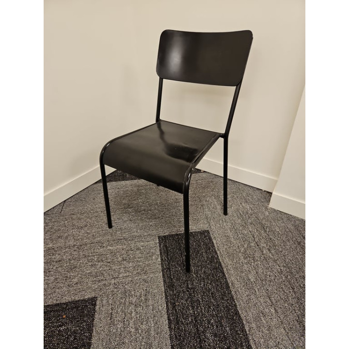 Chaise de réunion en métal noire