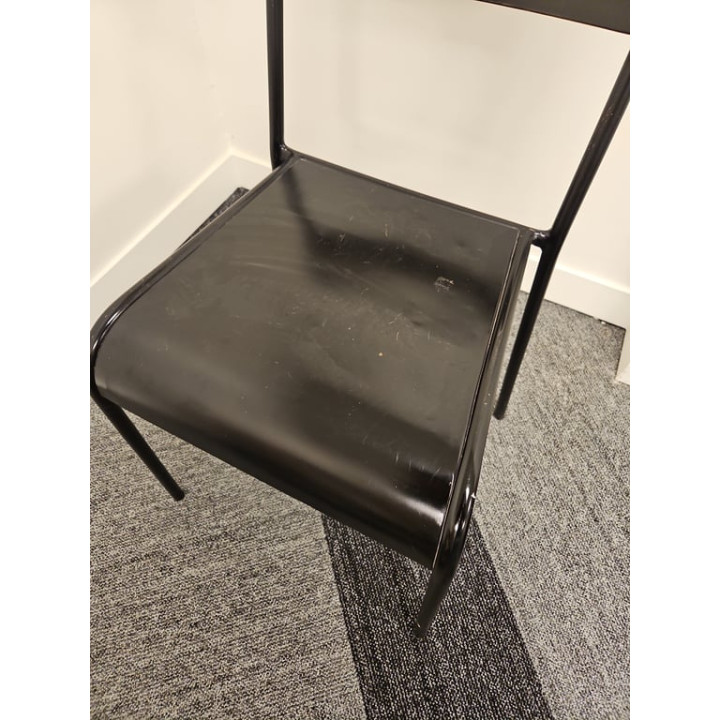 Chaise de réunion en métal noire