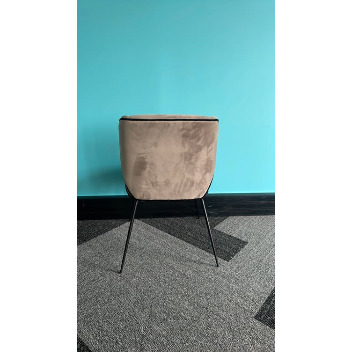 Fauteuil en velours avec pieds en métal