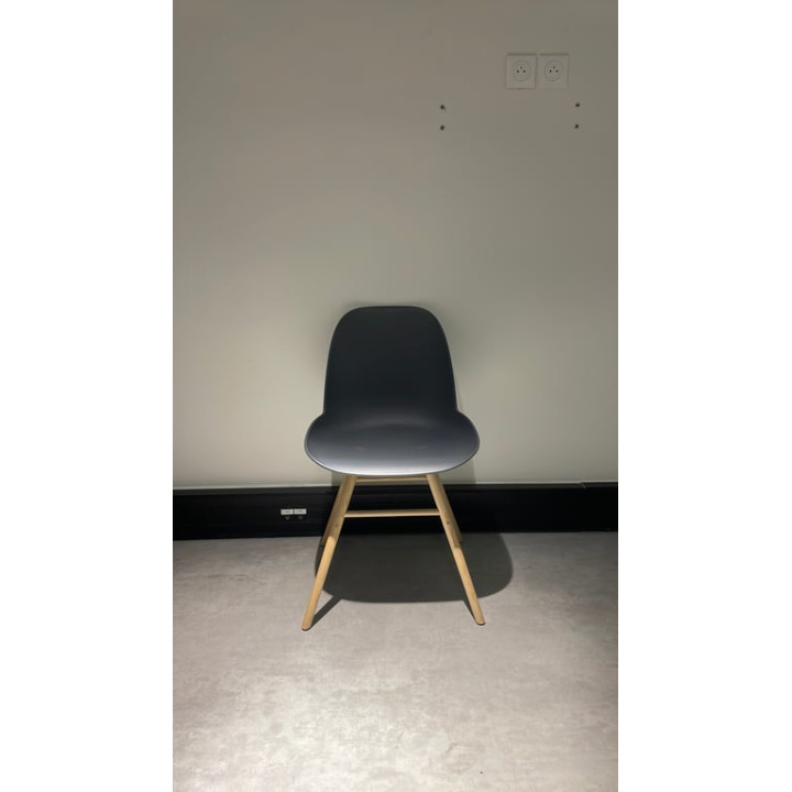 Chaise de cafétéria en plastique et bois