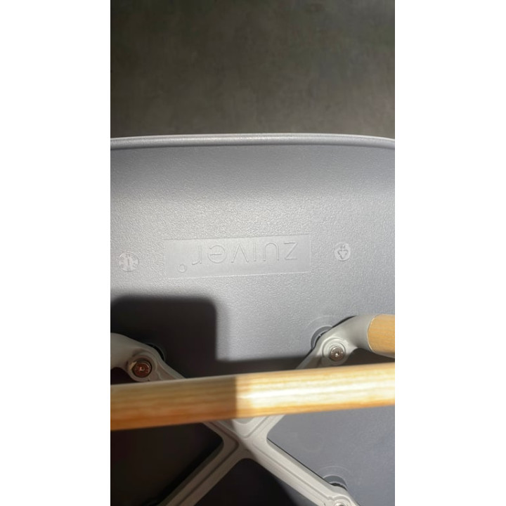 Chaise de cafétéria en plastique et bois