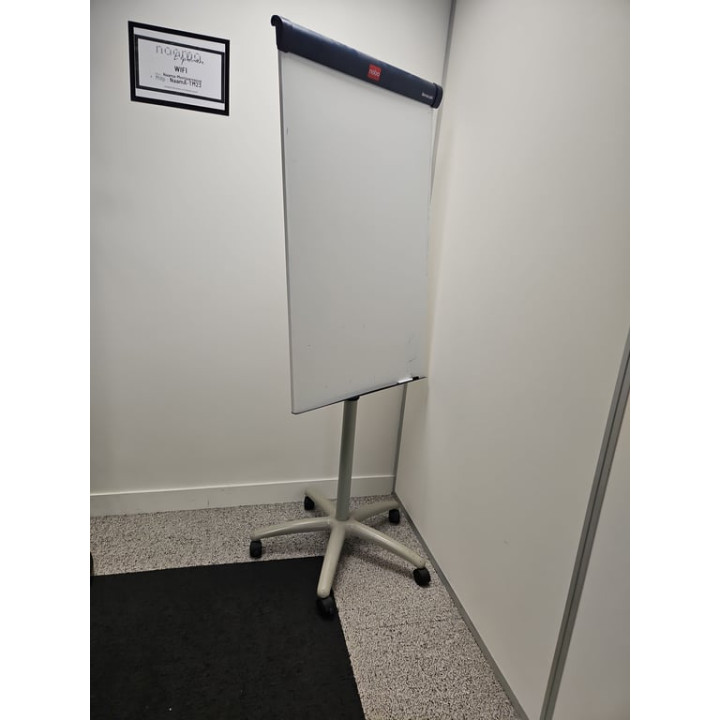 Tableau Blanc Nobo sur Roulettes