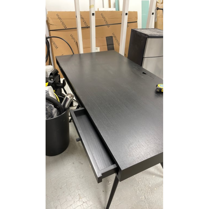 Bureau droit simple sans marque