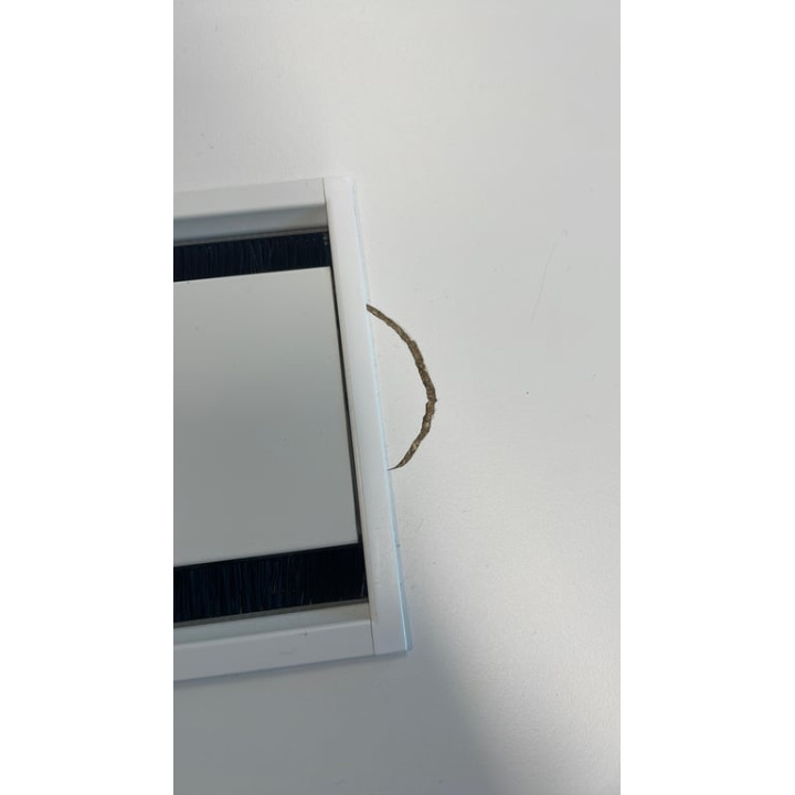 Table de réunion rectangulaire avec goulotte et top access