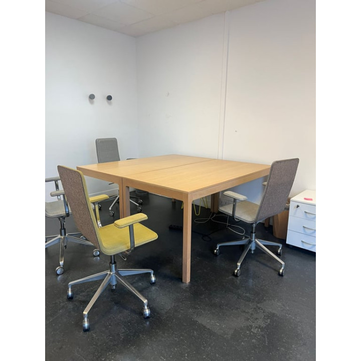 Table de réunion en bois mélaminé