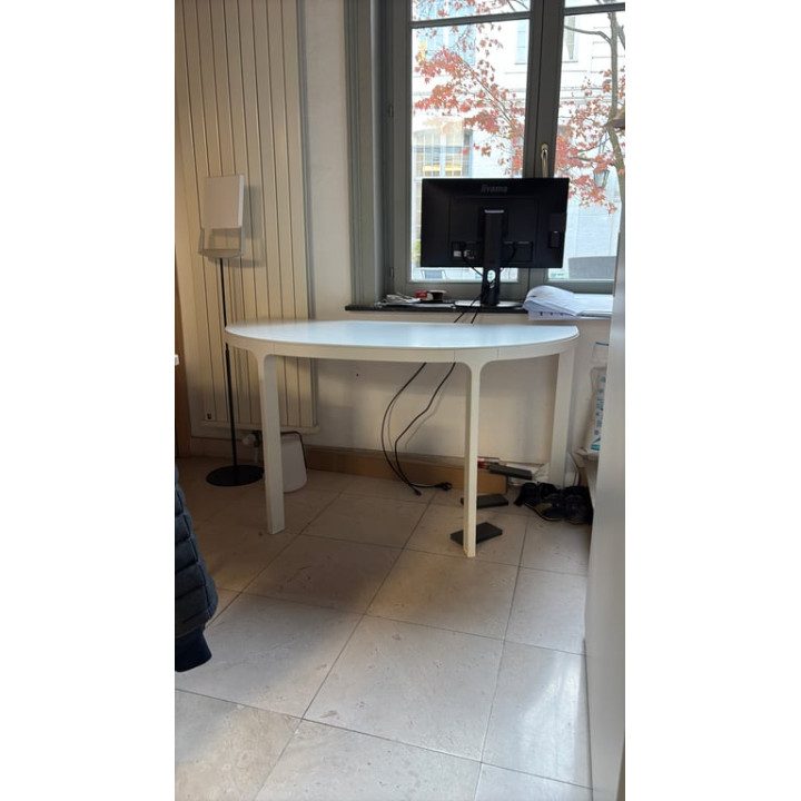Bureau droit en mélaminé et métal blanc