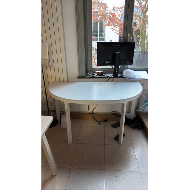 Bureau droit en mélaminé et métal blanc