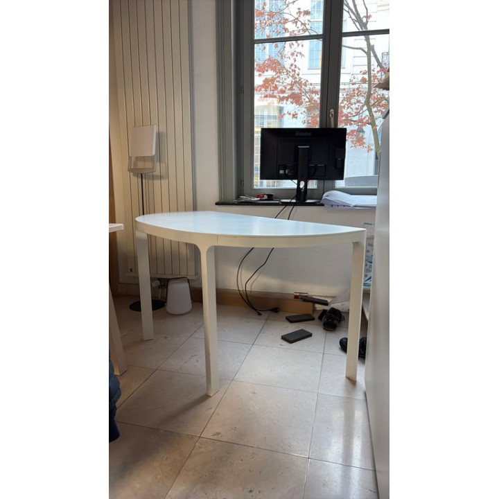 Bureau droit en mélaminé et métal blanc