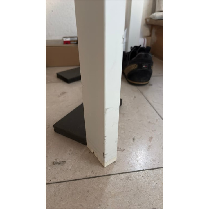 Bureau droit en mélaminé et métal blanc