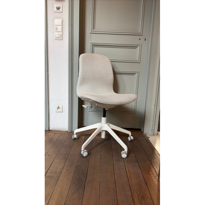 Chaise de réunion avec roulettes et rotation de l'assise