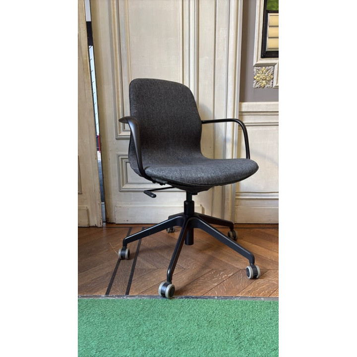 Chaise de réunion ergonomique avec roulettes et accoudoirs