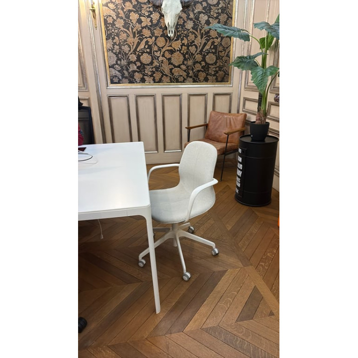 Chaise de réunion avec roulettes et accoudoirs