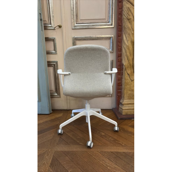 Chaise de réunion avec roulettes et accoudoirs