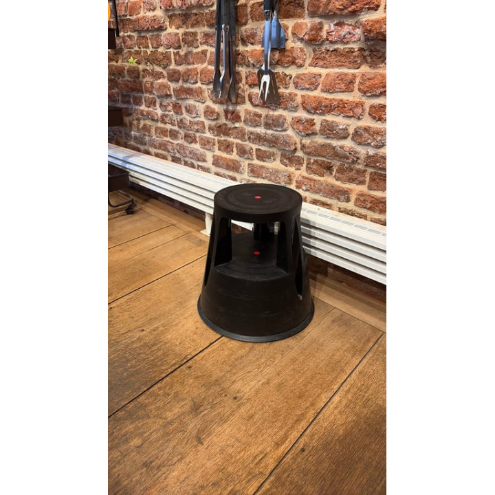 Tabouret avec roulettes
