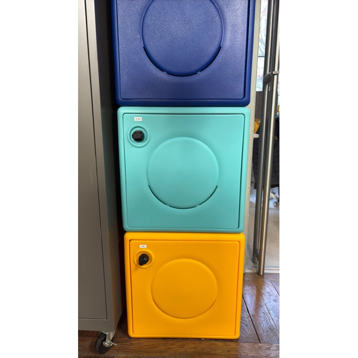 Casier en plastique avec moraillon porte-cadenas