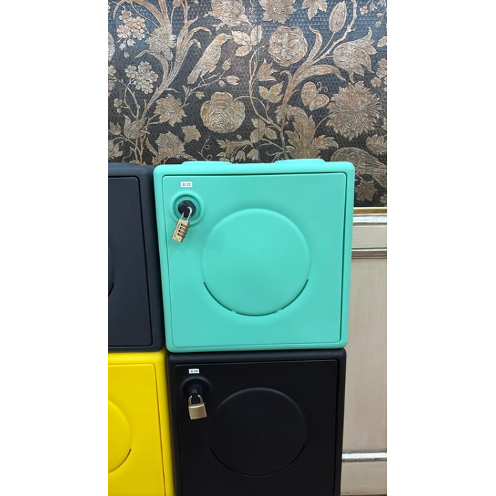 Casier en plastique avec portes battantes