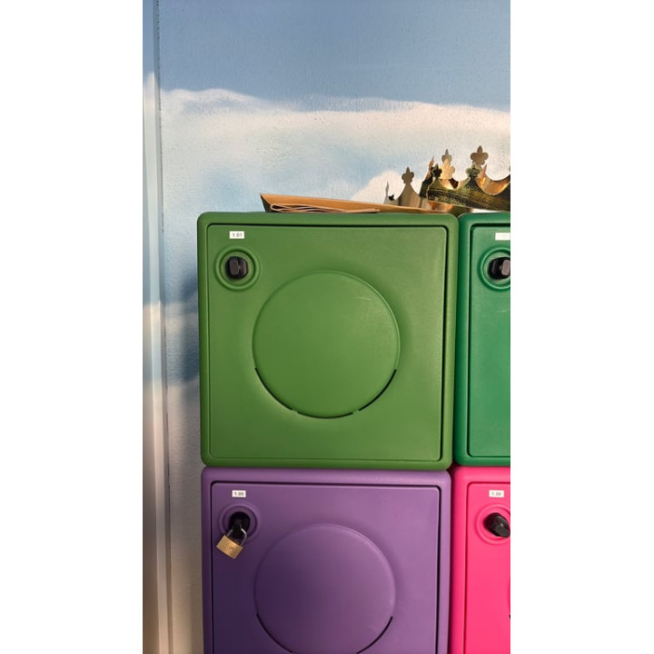 Casier de rangement en plastique avec fermeture moraillon