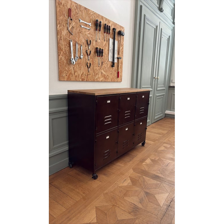 Rangement mobile en métal avec casiers et étagères en bois