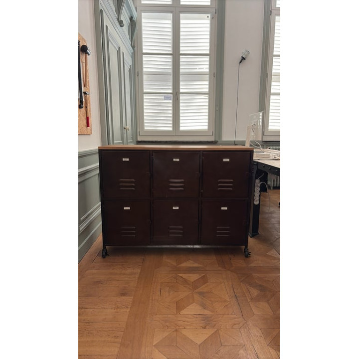 Rangement mobile en métal avec casiers et étagères en bois