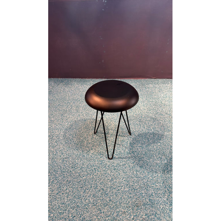 Table basse ronde en métal noir