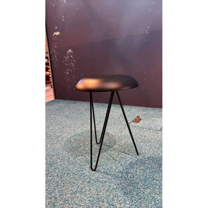 Table basse ronde en métal noir