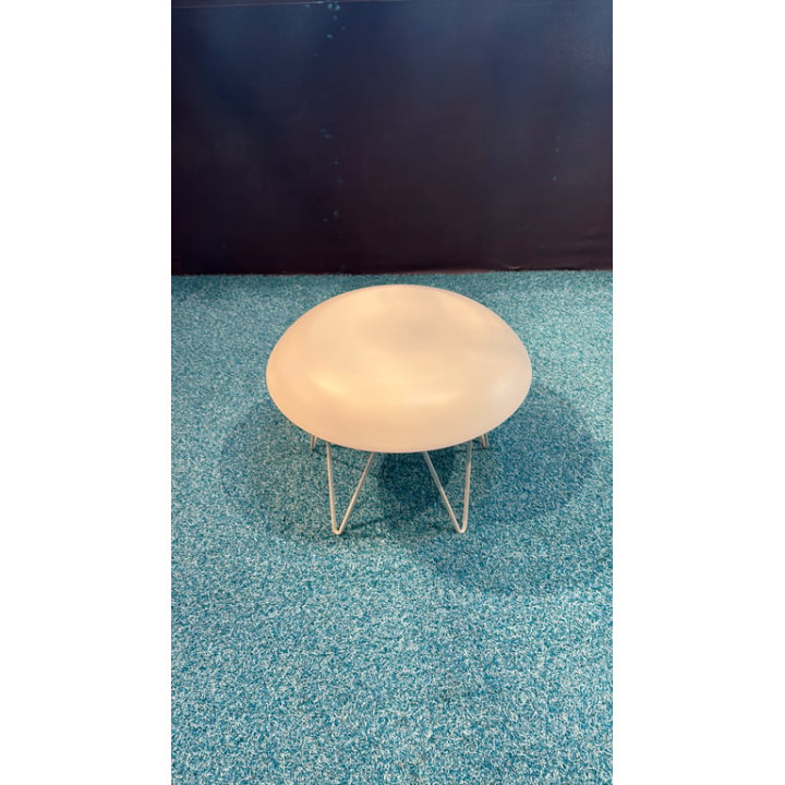 Table basse ronde en métal blanc